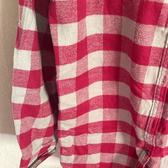 WOOLRICH PINK/GRAY CHECKERED BUTTON DOWN - Picture 2 of 7
